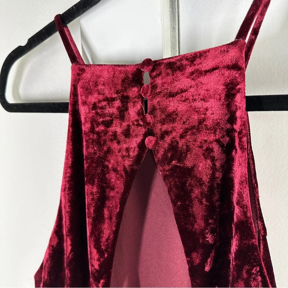 LuLu’s Burgundy Velvet Backless Skater dress style 66233 size Medium GUC - Picture 5 of 13